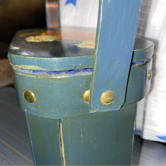 vintage wooden chest made and painted and designed by hand from the 70s - Picture 6 of 11